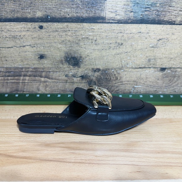 NEW Madden Girl Black Loafers with Gold Chain Detail - Picture 2 of 9
